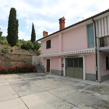 Alloggio per agriturismo Mejak & Bordon *