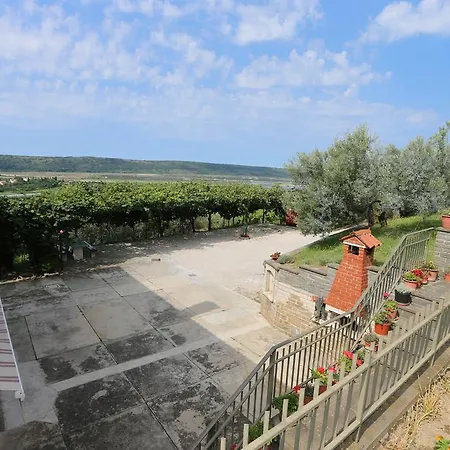 Alloggio per agriturismo Mejak & Bordon